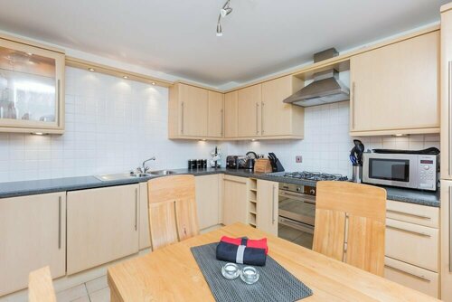 Гостиница 388 Fabulous 2 Bedroom Apartment With Parking 2 Minutes Walk From the Royal Mile в Эдинбурге