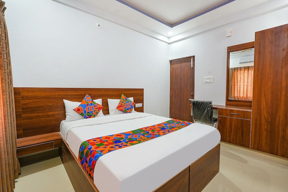 Фото Fabhotel Whitefield Suites