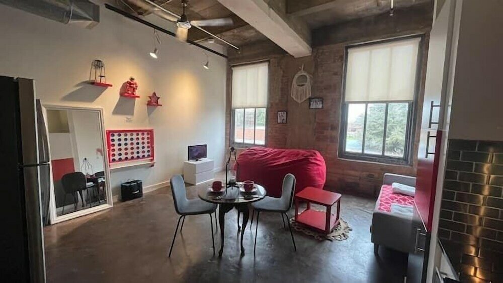 Фото Artistico-Styled Studio Loft Sleeps 5