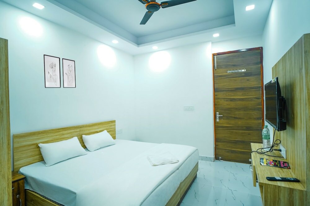 Фото Roomshala 031 Silver Crown Sector 23