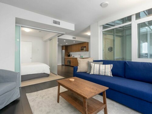 Гостиница Sterling Suites - Yaletown в Ванкувере