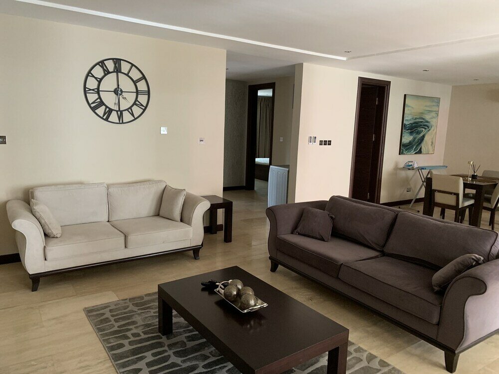 Фото Euneva Court Townhouses - Bentley Place