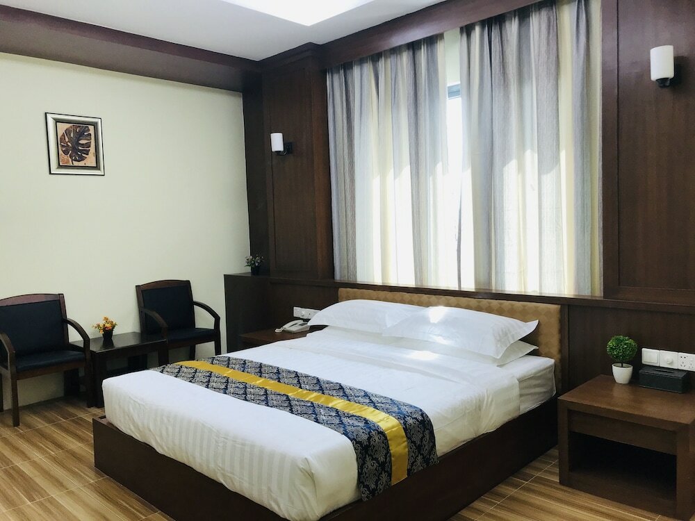 Фото Royal Peacock Hotel