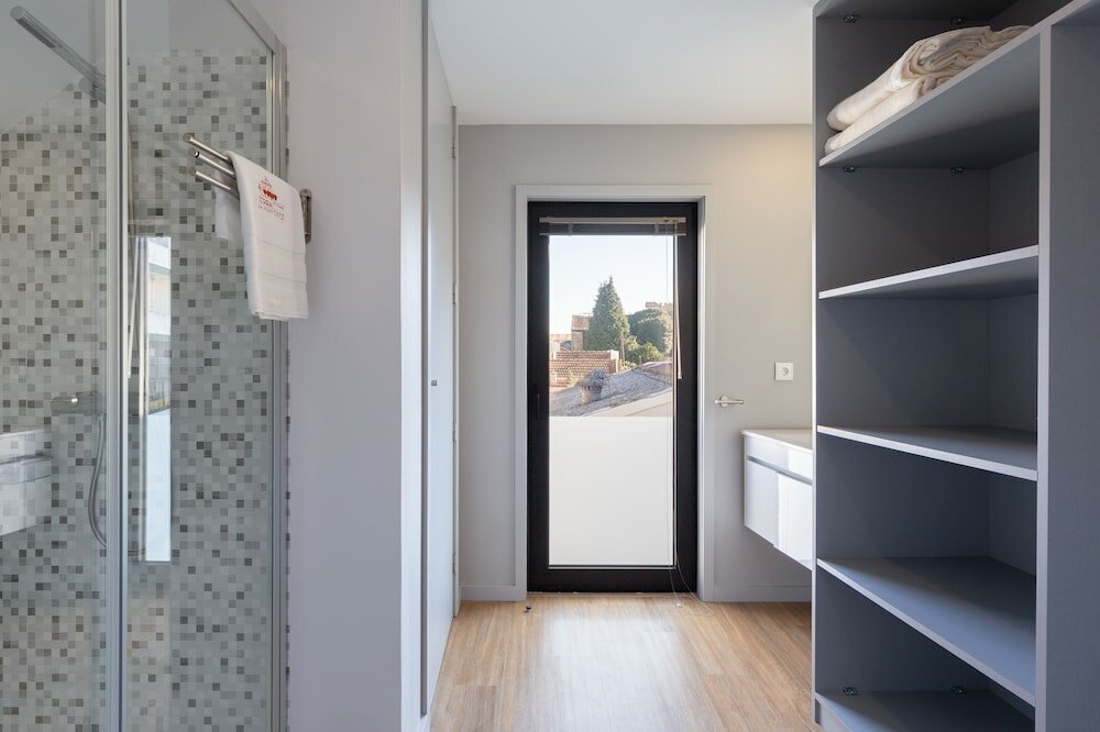 Фото Serra do Pilar Porto Suites