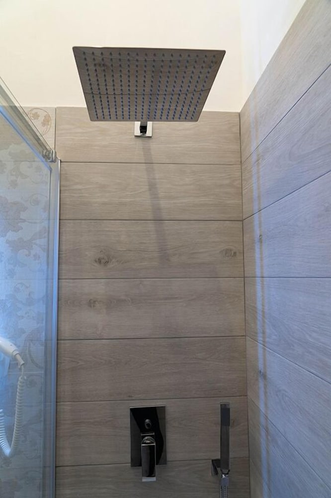 Фото Royal Gardens B&b Caserta