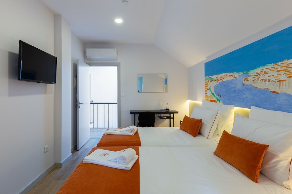 Фото Serra do Pilar Porto Suites