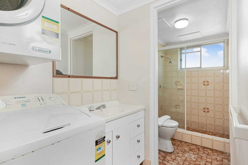 Фото Superb 1 Bedroom Apartment Near the Beach