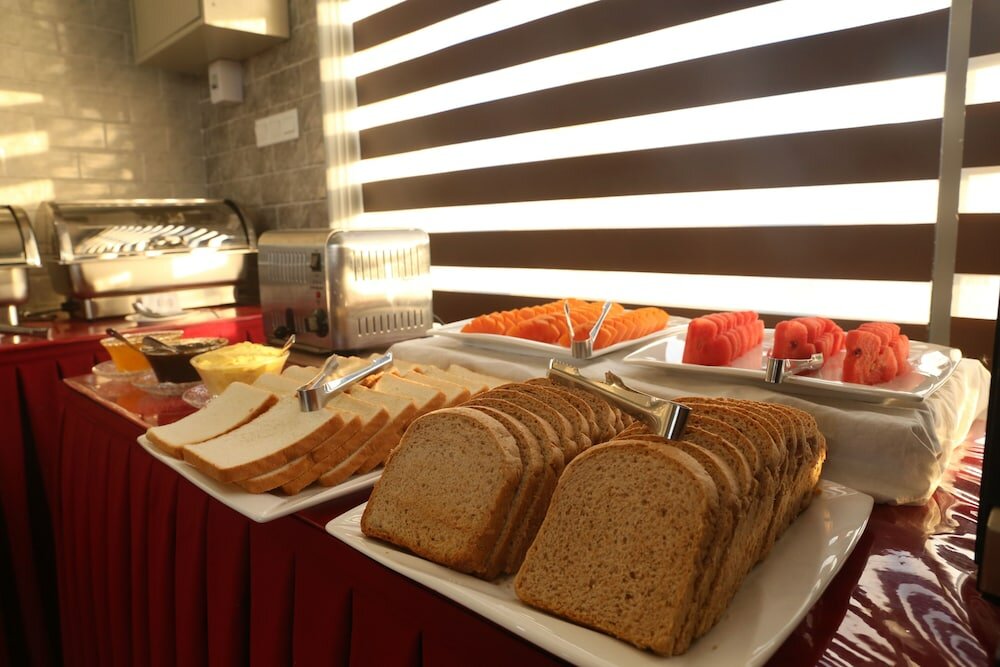 Фото Royal Peacock Hotel