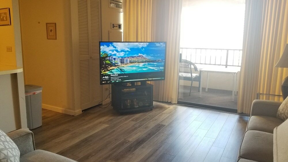 Фото Spacious Condos With Private Balcony at Discovery Bay - Free Wifi, Near Beaches!