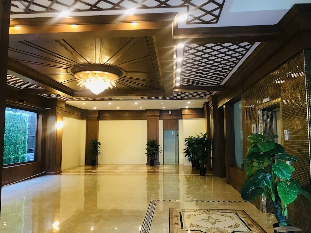 Фото Royal Peacock Hotel