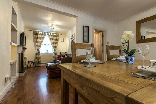 Гостиница Shell Cottage 2 Bedroom Holiday в Тенби