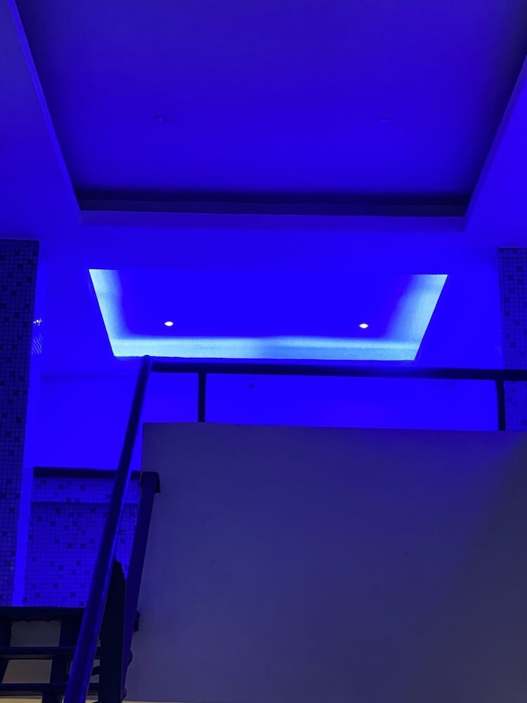 Фото Posh Hotel And Suites