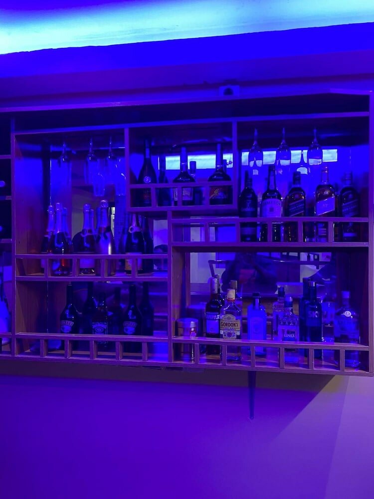 Фото Posh Hotel And Suites