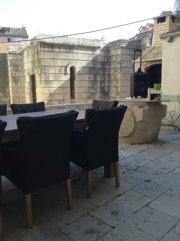 Фото Madona Top Center