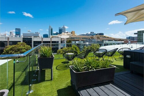 Гостиница Modern Room With Rooftop Terrace Located Centrally в Перте