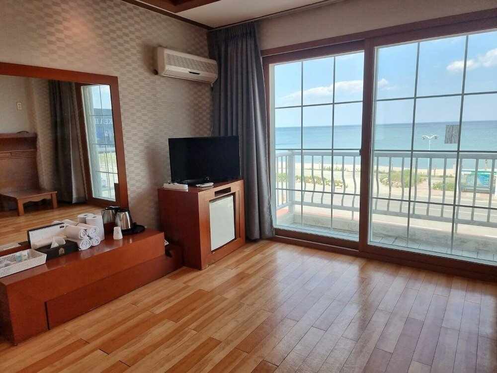 Фото Benikea Mountain and Sea Yangyang