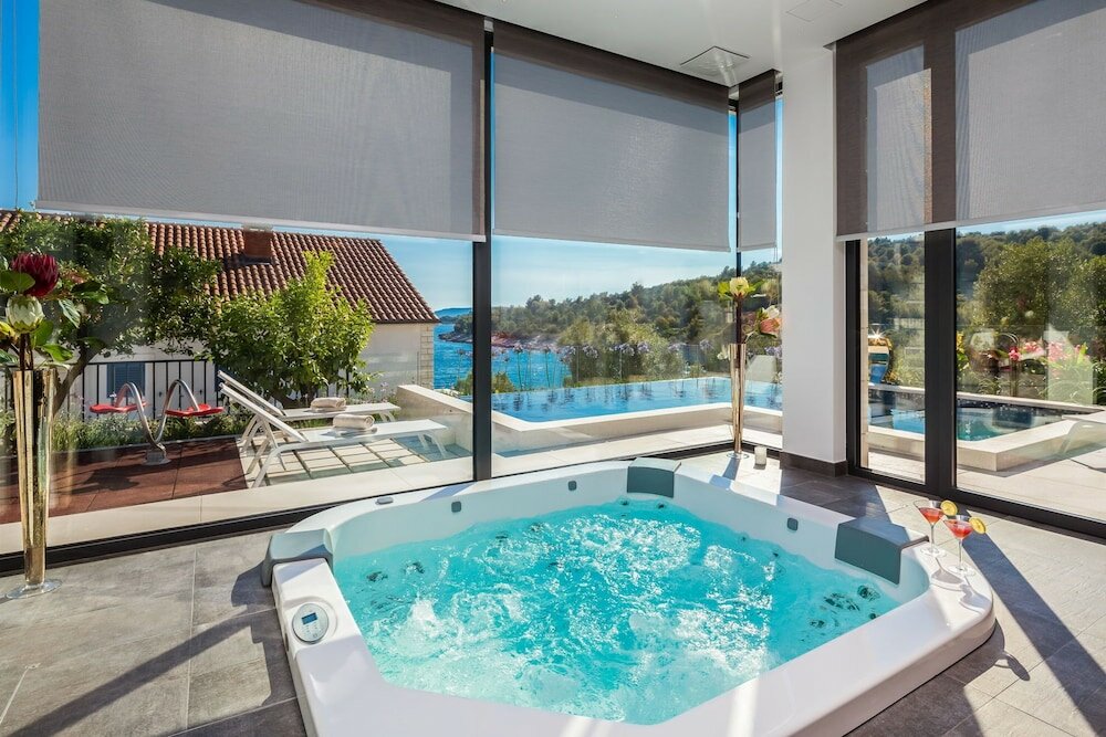 Фото Beachfront Villa Azzurro With Pool