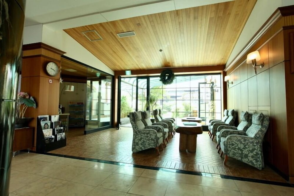 Фото Benikea Mountain and Sea Yangyang