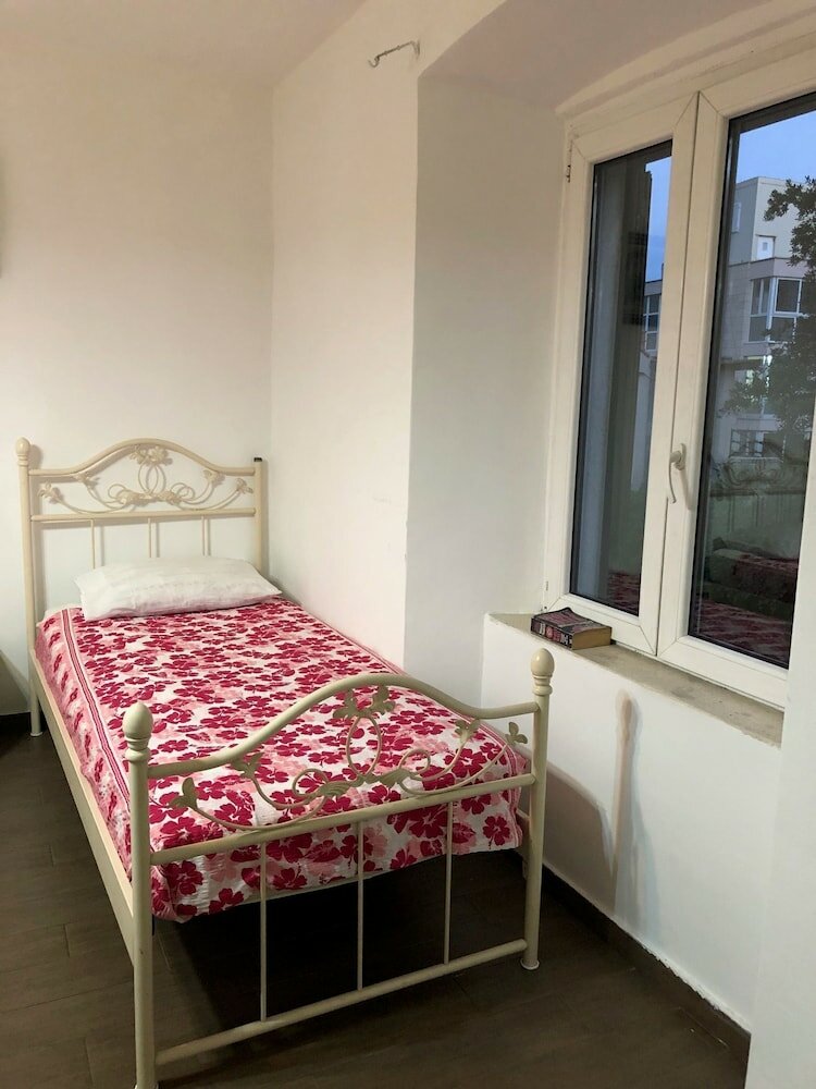 Фото Rooms Garden - Hostel