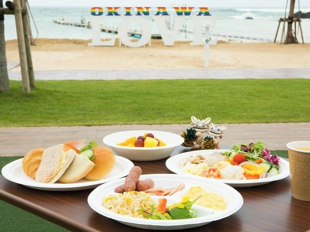Фото Okinawa Kariyushi Lch Resort on the Beach