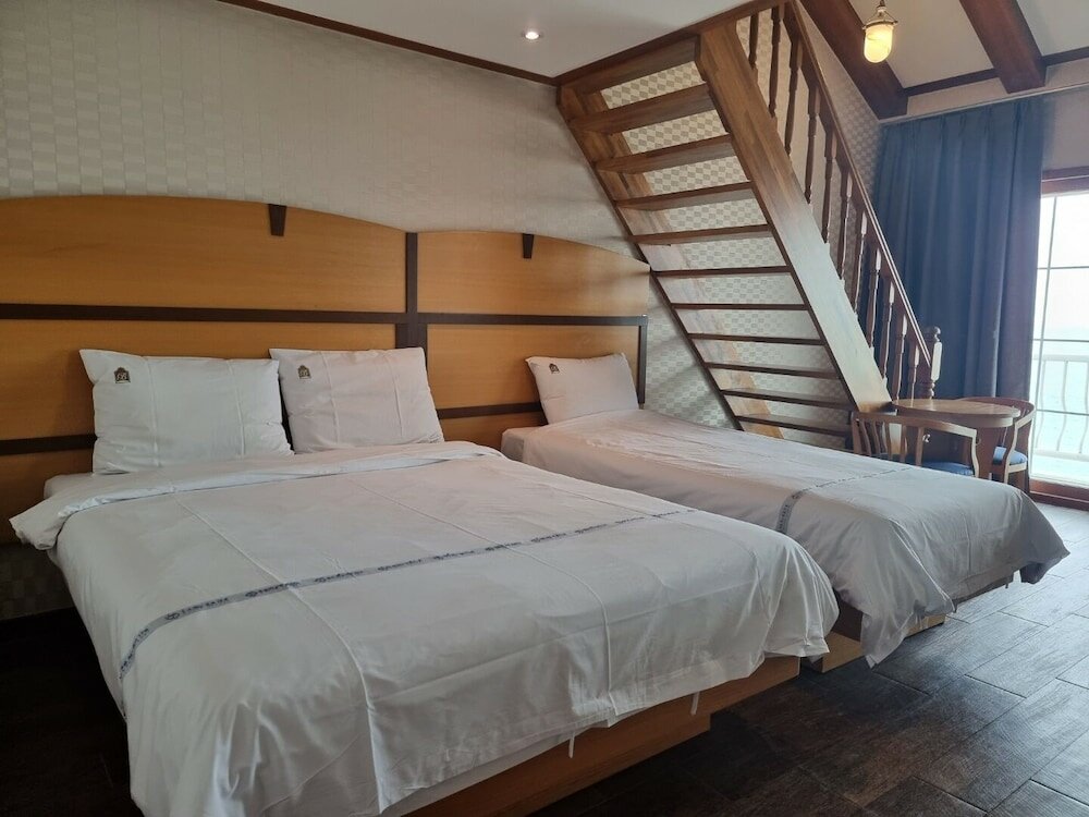 Фото Benikea Mountain and Sea Yangyang