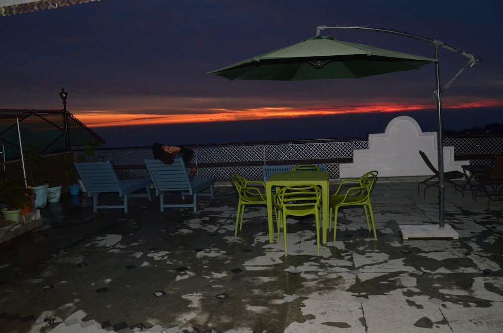 Фото отеля 2