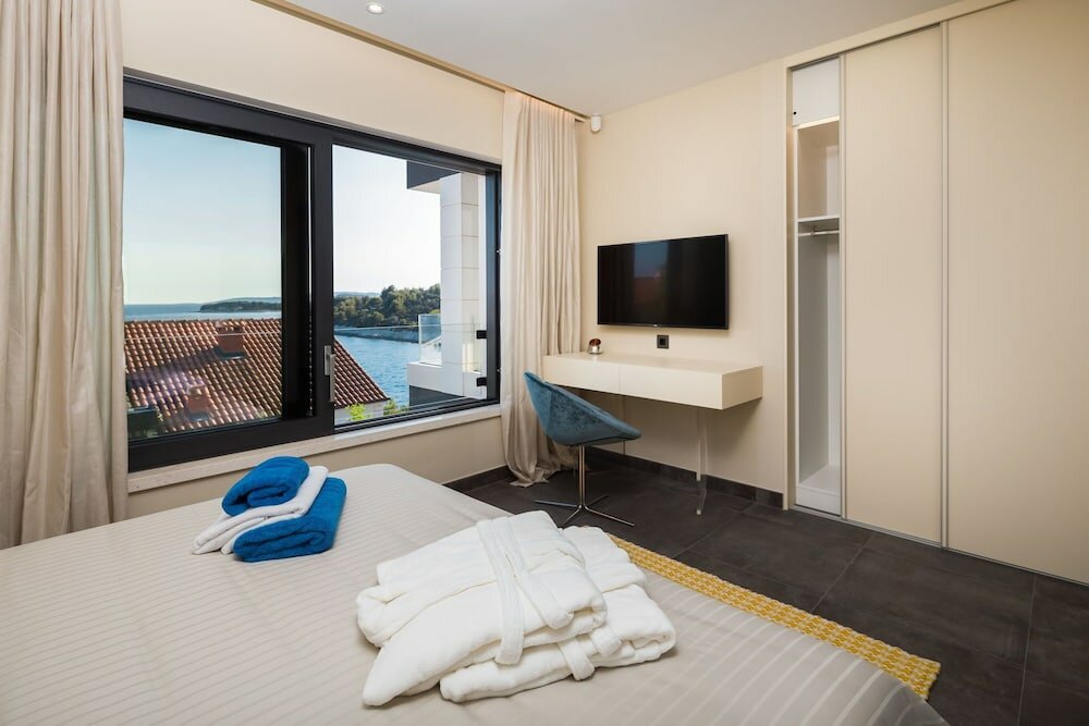 Фото Beachfront Villa Azzurro With Pool