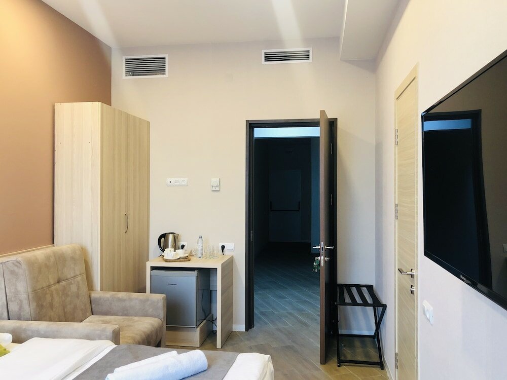 Фото 4Guest Hotel