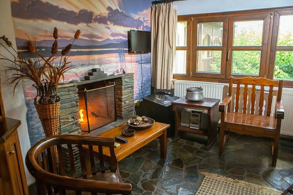 Фото Oikoperiigitis Hotel