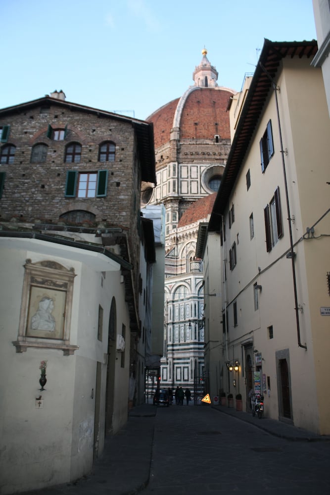 Фото Adelaide House