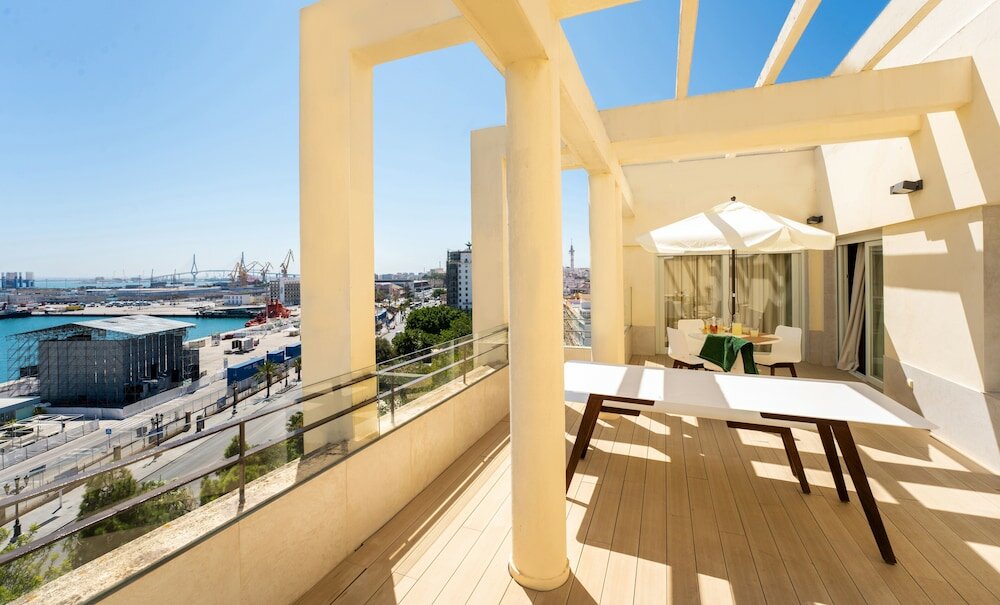 Фото Plaza Mina Suites - Adults Recommended