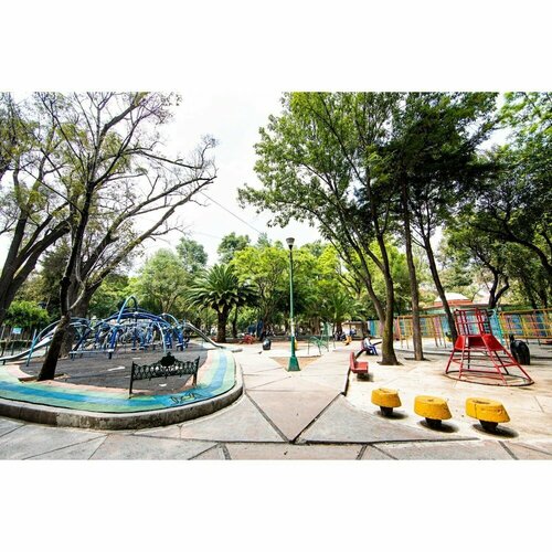 Bright Stylish Park Front Near Polanco