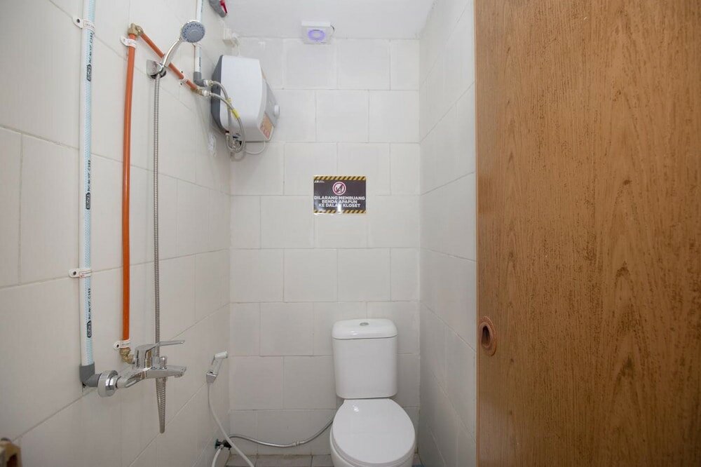 Фото RedDoorz near Riau Junction Mall 2