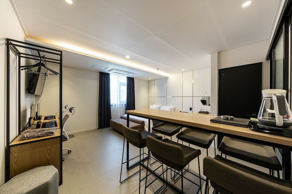 Фото Brown Dot Hotel Suwon