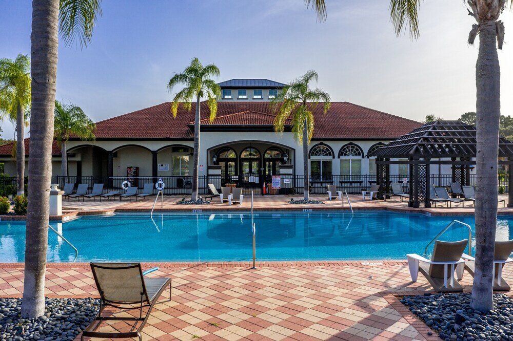 Фото Fantastic 4br 3ba with Pvt Pool with Lake view near to Disney