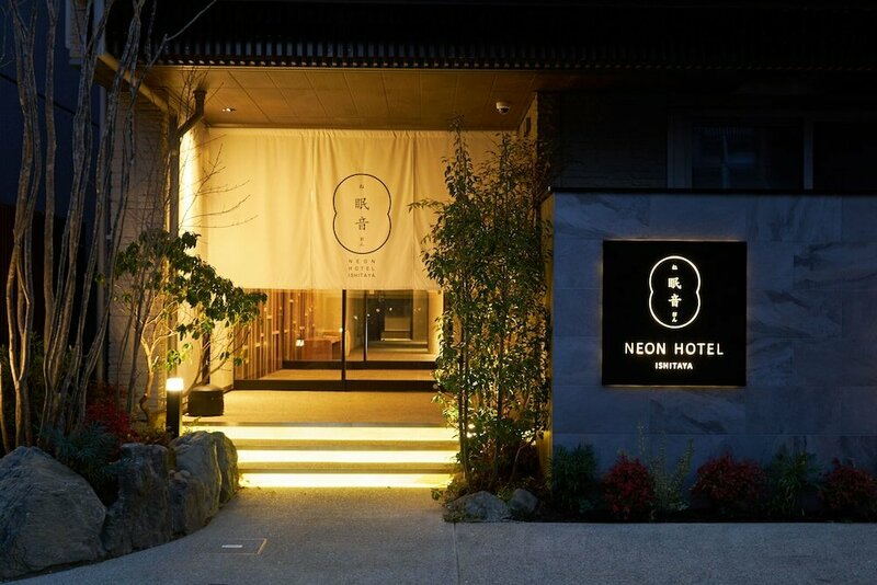 Гостиница Neon Hotel в Канадзаве