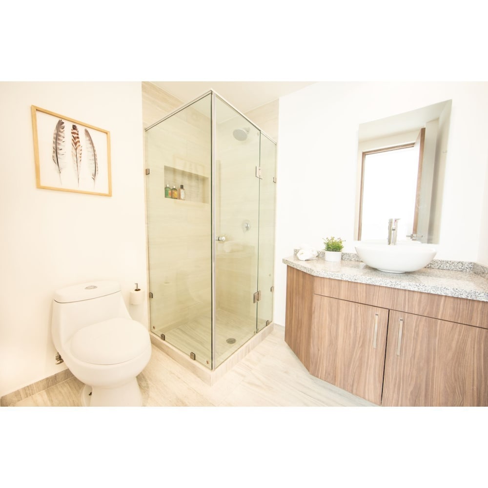 Фото Bright Stylish Park Front Near Polanco