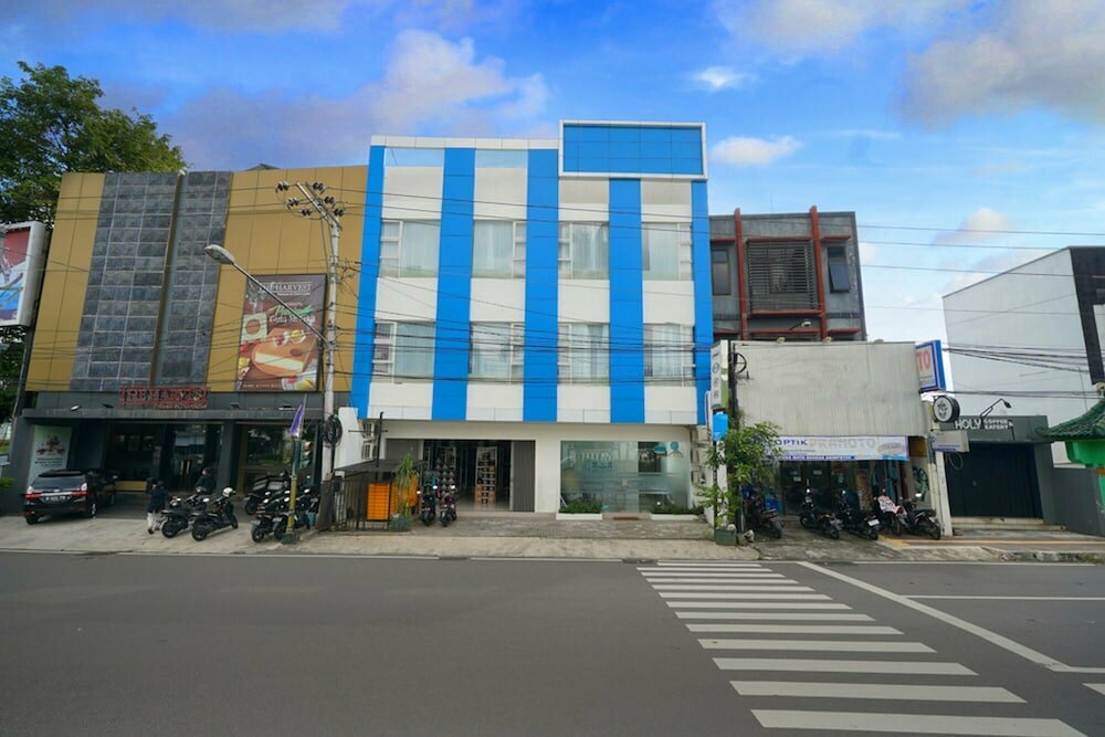 Hotel Terban Residence by RedDoorz, Yogyakarta, photo