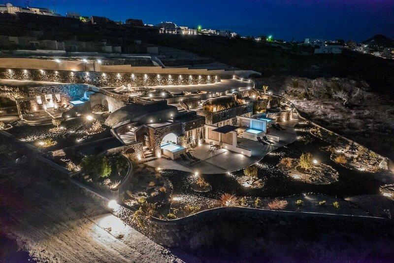 Гостиница Luxe Efis Home Sea View 4 Villas & 4 Prive Hot Tub