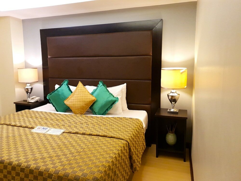 Фото Festive Hotel