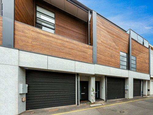 Гостиница Little Grenfell Apartments by Urban Rest в Аделаиде