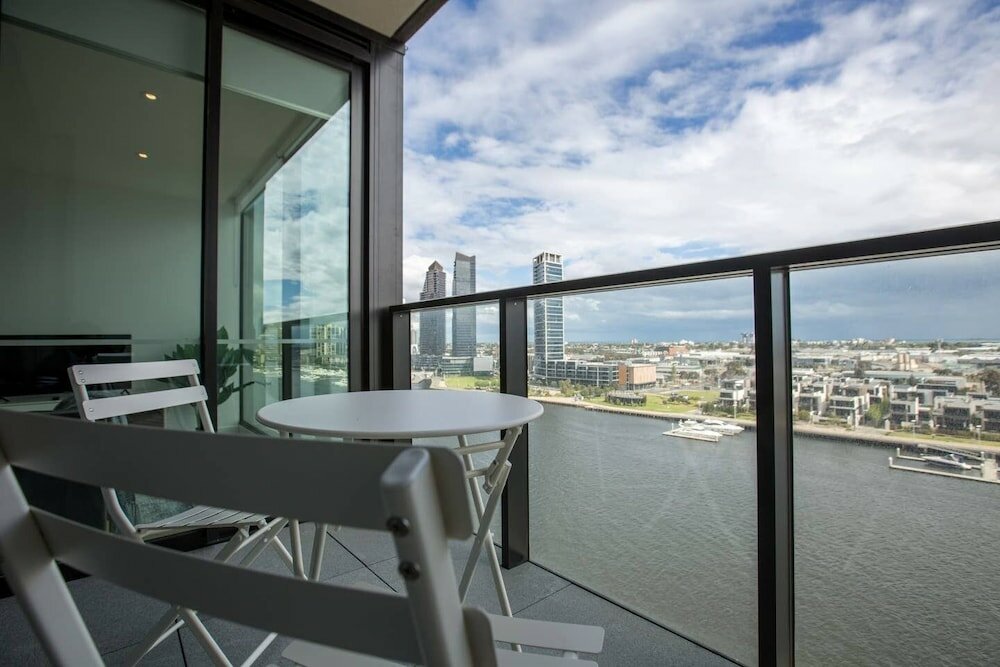 Фото Delightful 2br Riverview@docklands