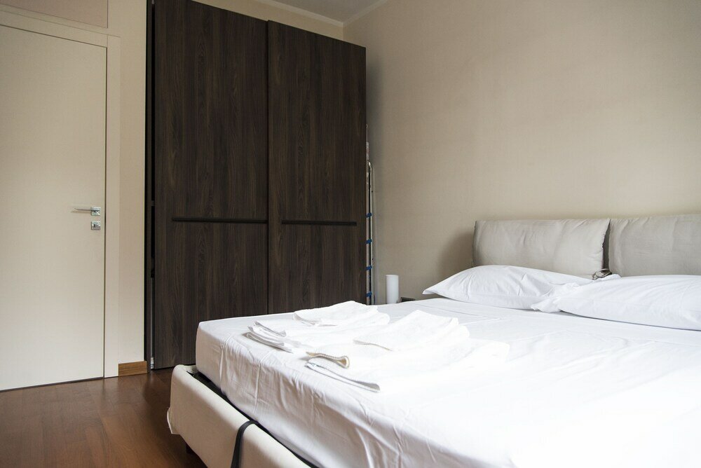 Фото 2 Bedrooms Flat with Parking near Metro Stop