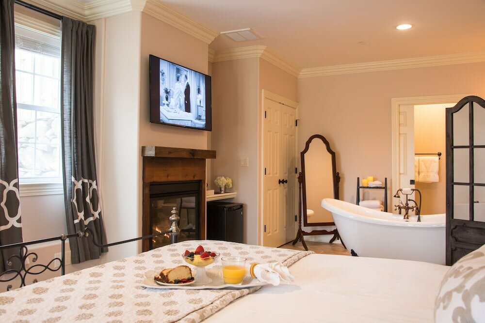 Фото Caldwell House Bed & Breakfast