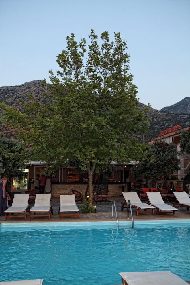 Фото Niriides Beach Hotel