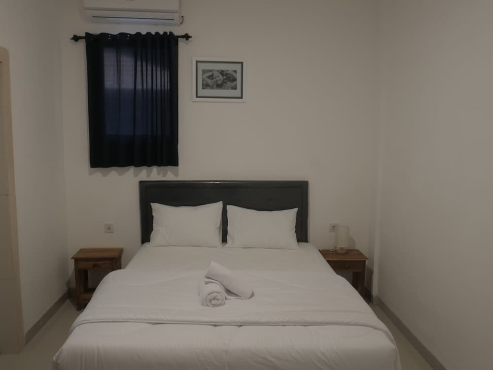 Фото S8 Suardana Hotel