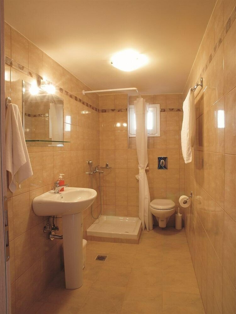 Фото Niriides Beach Hotel