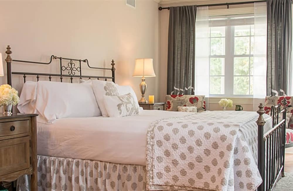 Фото Caldwell House Bed & Breakfast