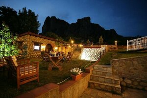 Гостиница Epavlis Meteora Suites Hotel в Каламбаке