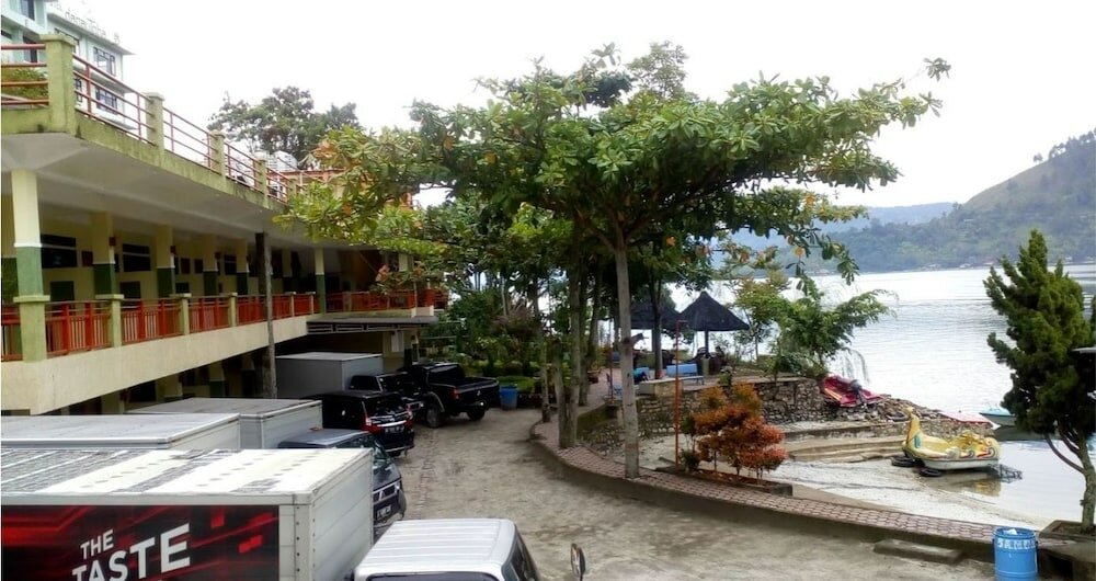 Фото Pandu Lakeside Hotel Parapat - Toba Lake